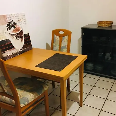 Apartment Biete Ruhige Zwei-zimmer Souterrain-wohnung Niederkassel