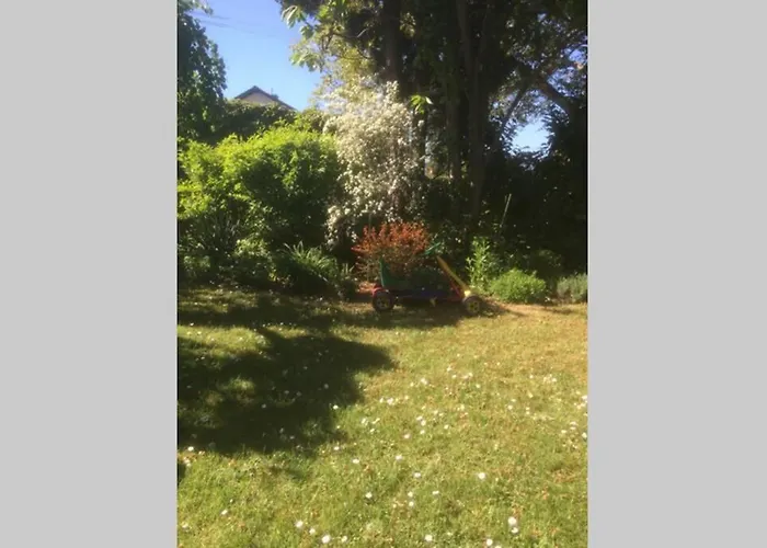 Biete Ruhige Zwei-zimmer Souterrain-wohnung Lejlighed